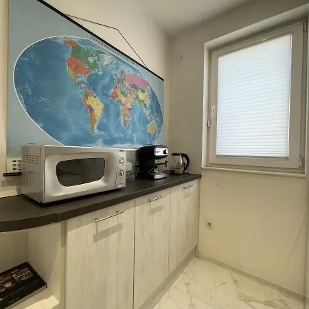 Bright & Spacious 1bd Flat With A Cute Balcony Apartment