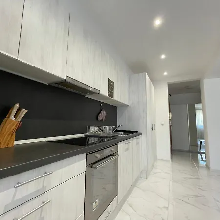 Bright & Spacious 1bd Flat With A Cute Balcony *