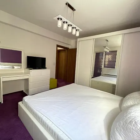 Bright & Spacious 1bd Flat With A Cute Balcony Apartment *