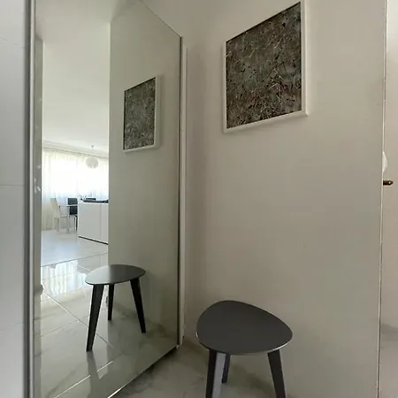 Bright & Spacious 1bd Flat With A Cute Balcony