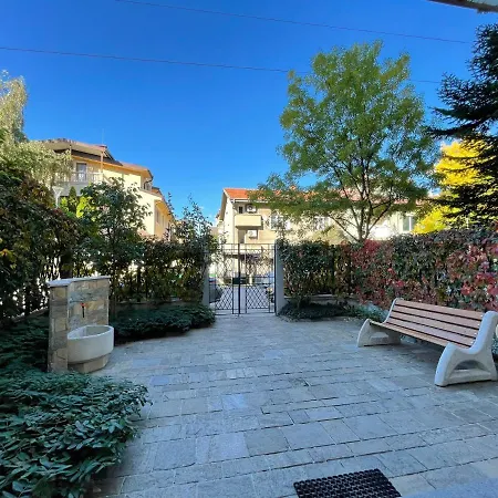 Bright & Spacious 1bd Flat With A Cute Balcony Apartment *