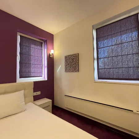 Bright & Spacious 1bd Flat With A Cute Balcony Apartment