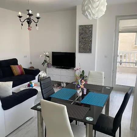 Bright & Spacious 1bd Flat With A Cute Balcony Sofia